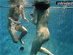 two mind-blowing amateurs showcasing their bods off under water